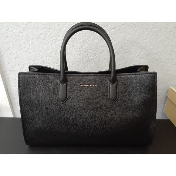 Michael Kors Scarlett Medium Satchel Gold-Tone Hardware/Soft Venus Leather/Black - Picture 3 of 6